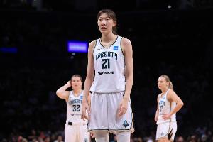 再次冲击WNBA！队记：韩旭与纽约自由人签下一份训练营合同