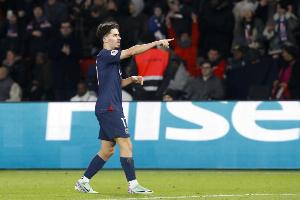 维蒂尼亚：门德斯还在更衣室还没做检查，他的伤情可能不严重