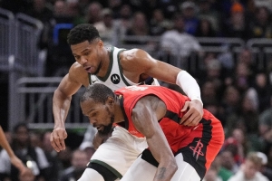 香波特:字母去勇士很合适 他像KD一样关键时刻需要别人帮他决策