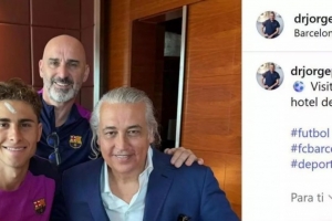 每体:费尔明此前额头处受伤,再战马竞赛前接受整形外科医生检查