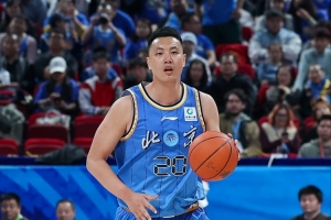 1分5板4助！翟晓川：作用有时候不通过数据体现 每个人职责不一样