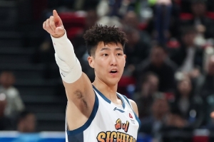 打得可以!李玮颢11中6拿到17分6篮板1助攻2盖帽