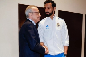 赛前动员,弗洛伦蒂诺来到皇马下榻酒店问候主帅和球员