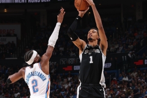 追梦：本赛季亚历山大比文班更有资格获MVP 也许明年文班有机会