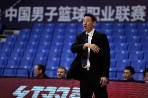 3年期满！李楠明天将度过禁赛期 可以回到场边辅佐许利民指挥比赛