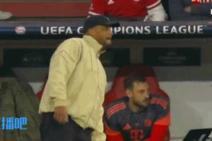 门将互送!卢宁站位失误直接摔进门内,帕夫洛维奇轻松打进