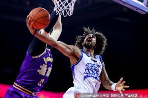 尽力局+1！杰克逊替补26分钟 23中12&三分12中6空砍34分4助2断