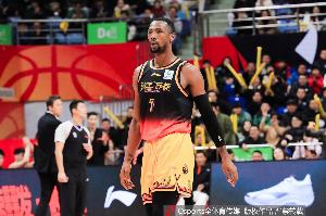 媒体人 ：贾尔斯36+11+4+3+5俨然杀神附体 空接准绝杀举重若轻