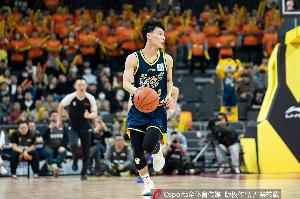 如坠冰窟！徐杰全场14中2&三分11投仅1中 得到7分4篮板6助攻1抢断