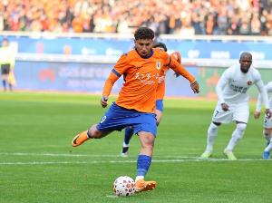 体坛：泰山暗潮涌动之下喜迎两大强援，未雨绸缪魔鬼赛程