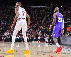 詹姆斯：有KD在他们极具威胁 没有也不容小觑 我们今晚准备很充分