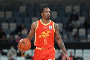 加时赛独得9分！小巴里·布朗30中12砍下38分6助5断 正负值+22