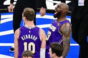 肯纳德谈詹姆斯：他在场上信任每个人 他给每个人信心