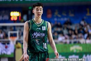 慢热！郭昊文首节4投0中仅靠罚球拿到3分 正负值-10