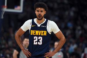 高开低走！卡梅隆·约翰逊12中5拿到12分1助 下半场仅2分