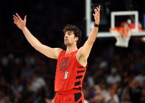 亨德森：阿夫迪亚就是个全能战士 和他一起打球特别享受