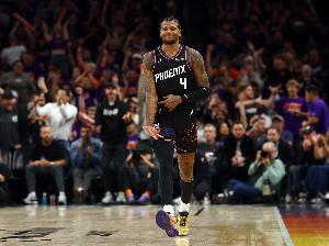 杰伦·格林：裁判吹罚标准应该统一 有几次判罚并不合理