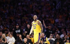 A·史密斯：放眼整个体育界巅峰续航二十余年 除了詹姆斯没其他人